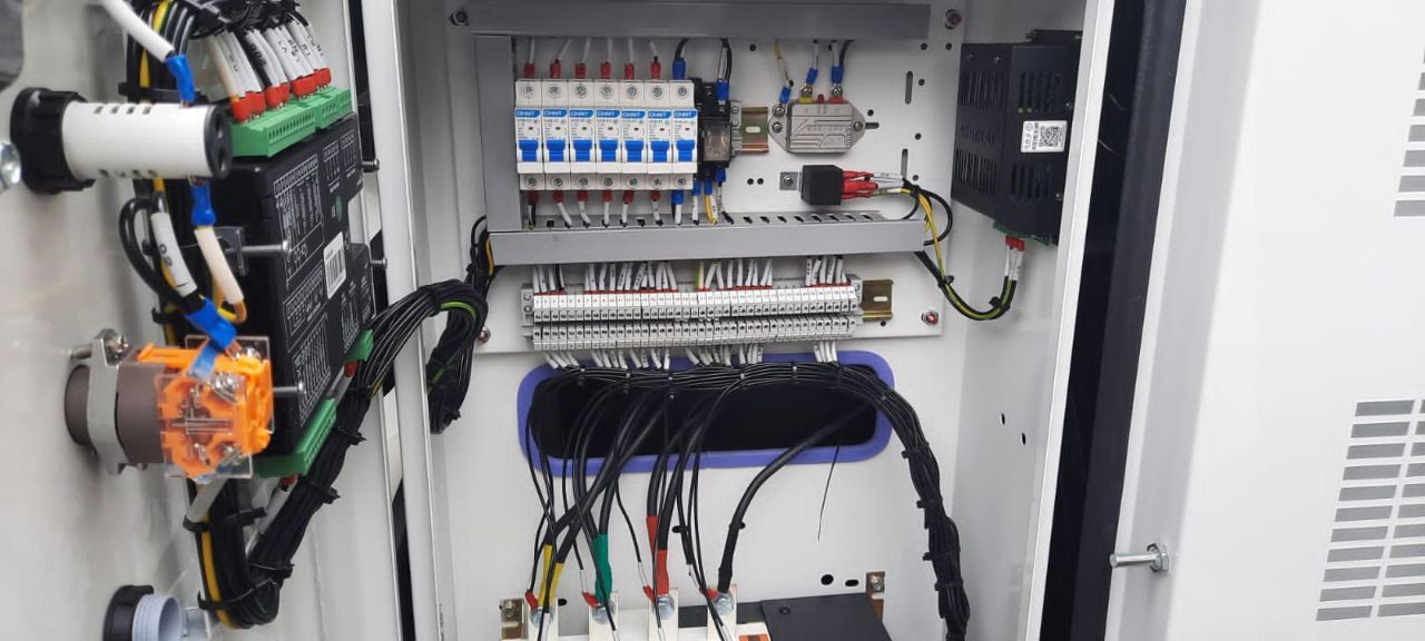 Генератор Zammer AD-50-Т400 Prof в кожухе со встроенным АВР